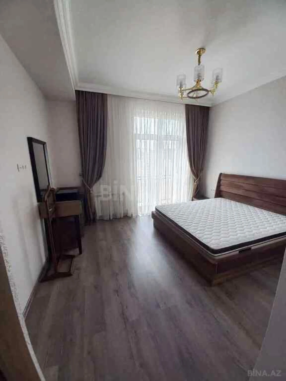 Kirayə verilir 4 otaqlı mənzil 190 m²