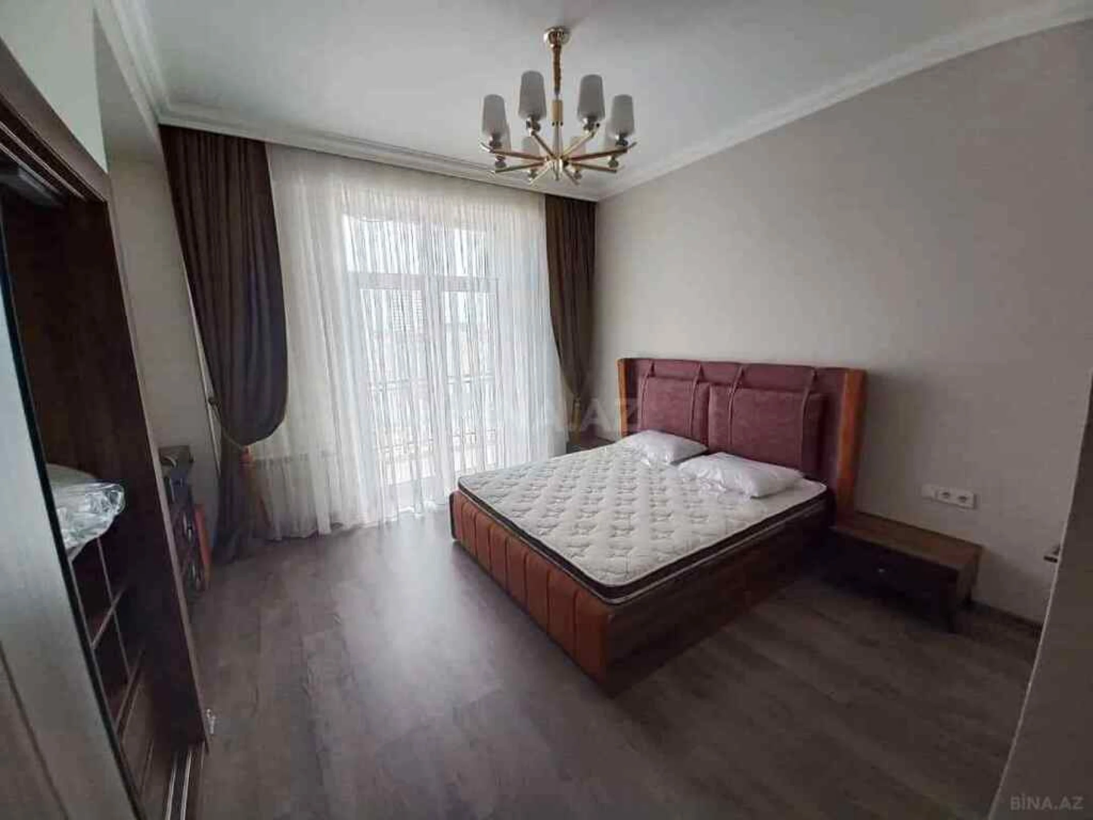 Kirayə verilir 4 otaqlı mənzil 190 m²