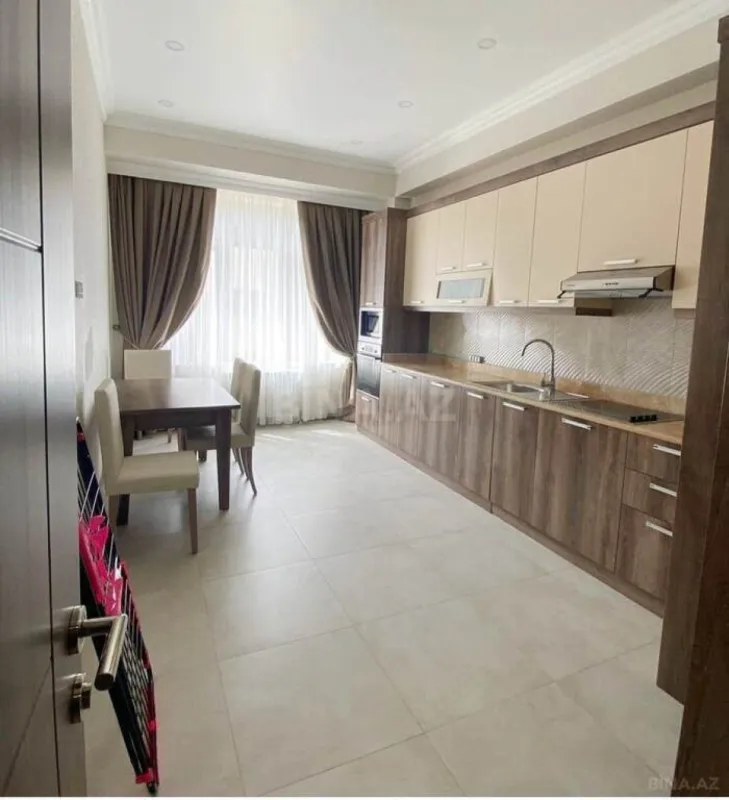 Kirayə verilir 4 otaqlı mənzil 190 m²