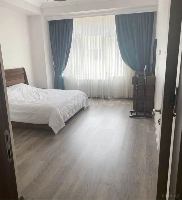 Kirayə verilir 4 otaqlı mənzil 190 m²