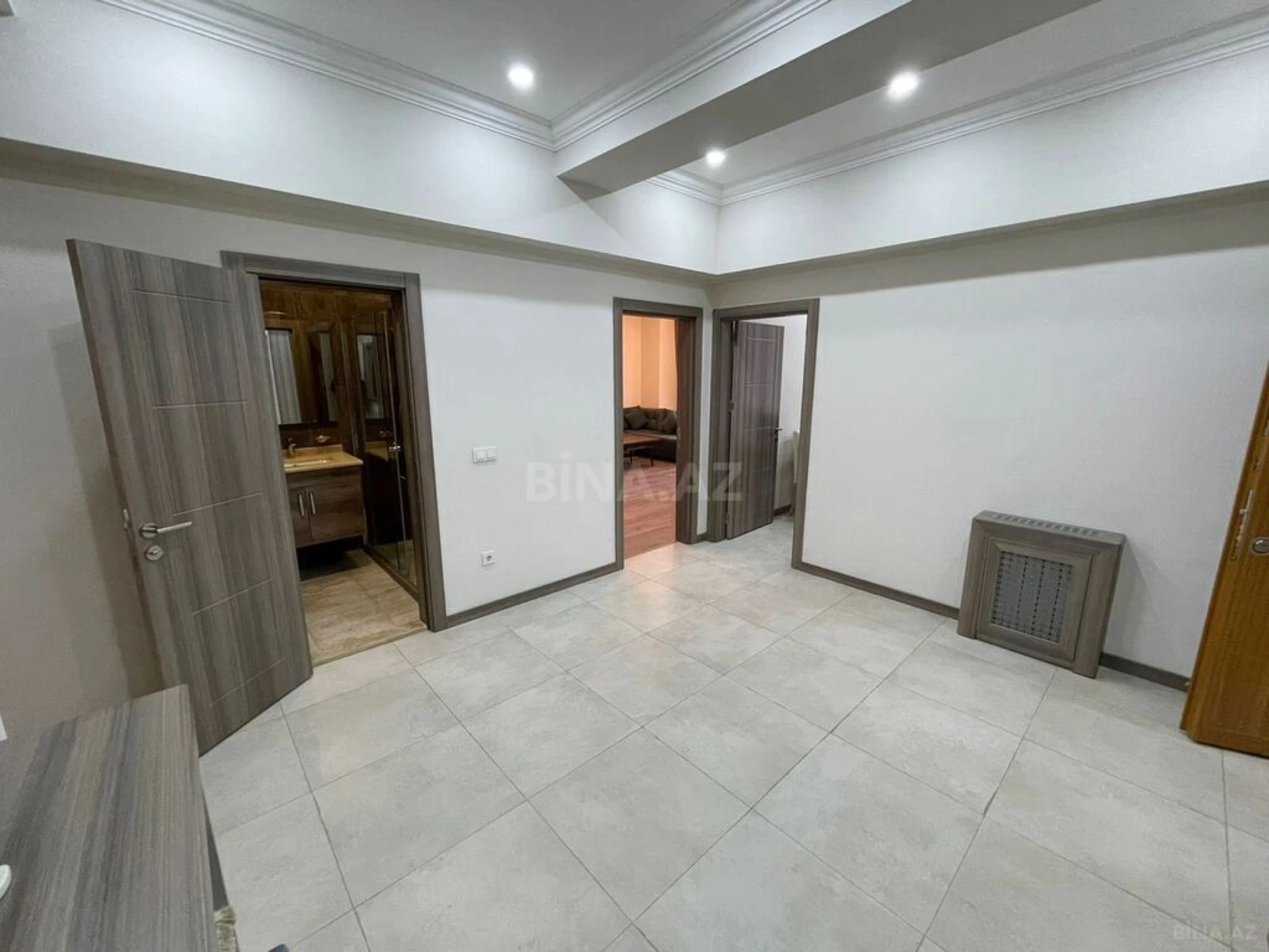Kirayə verilir 5 otaqlı mənzil 200 m²