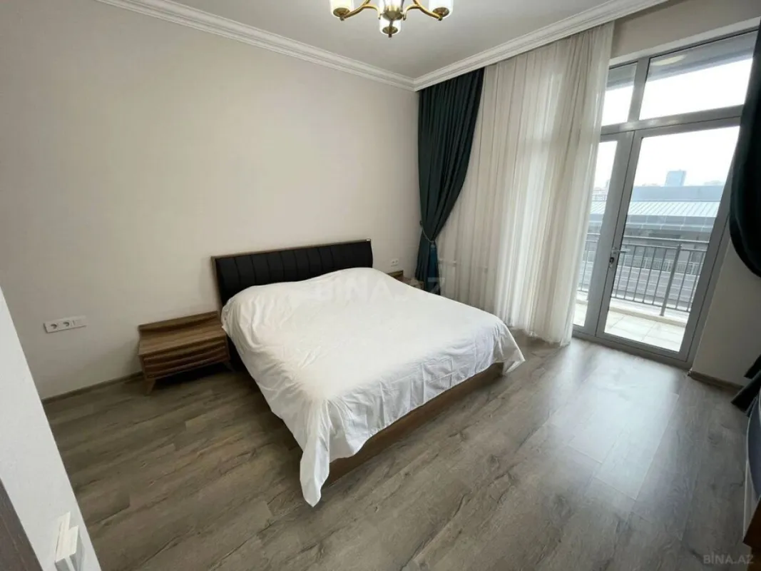 Kirayə verilir 5 otaqlı mənzil 200 m²