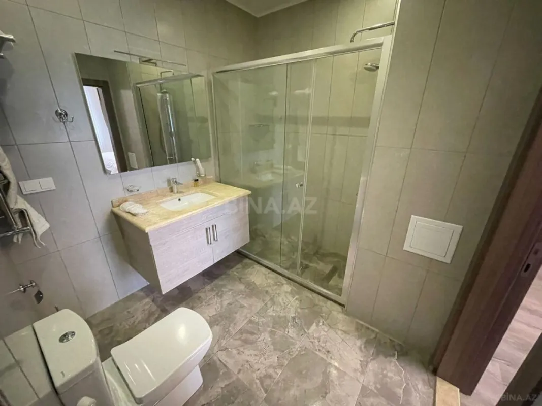 Kirayə verilir 5 otaqlı mənzil 200 m²