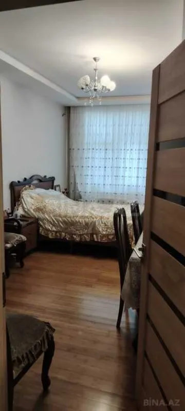 Satılır 4 otaqlı mənzil 180.5 m²