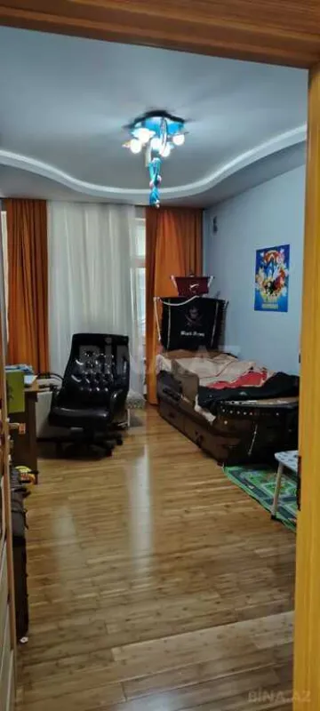 Satılır 4 otaqlı mənzil 180.5 m²