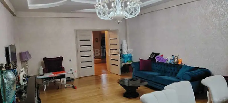 Satılır 4 otaqlı mənzil 180.5 m²