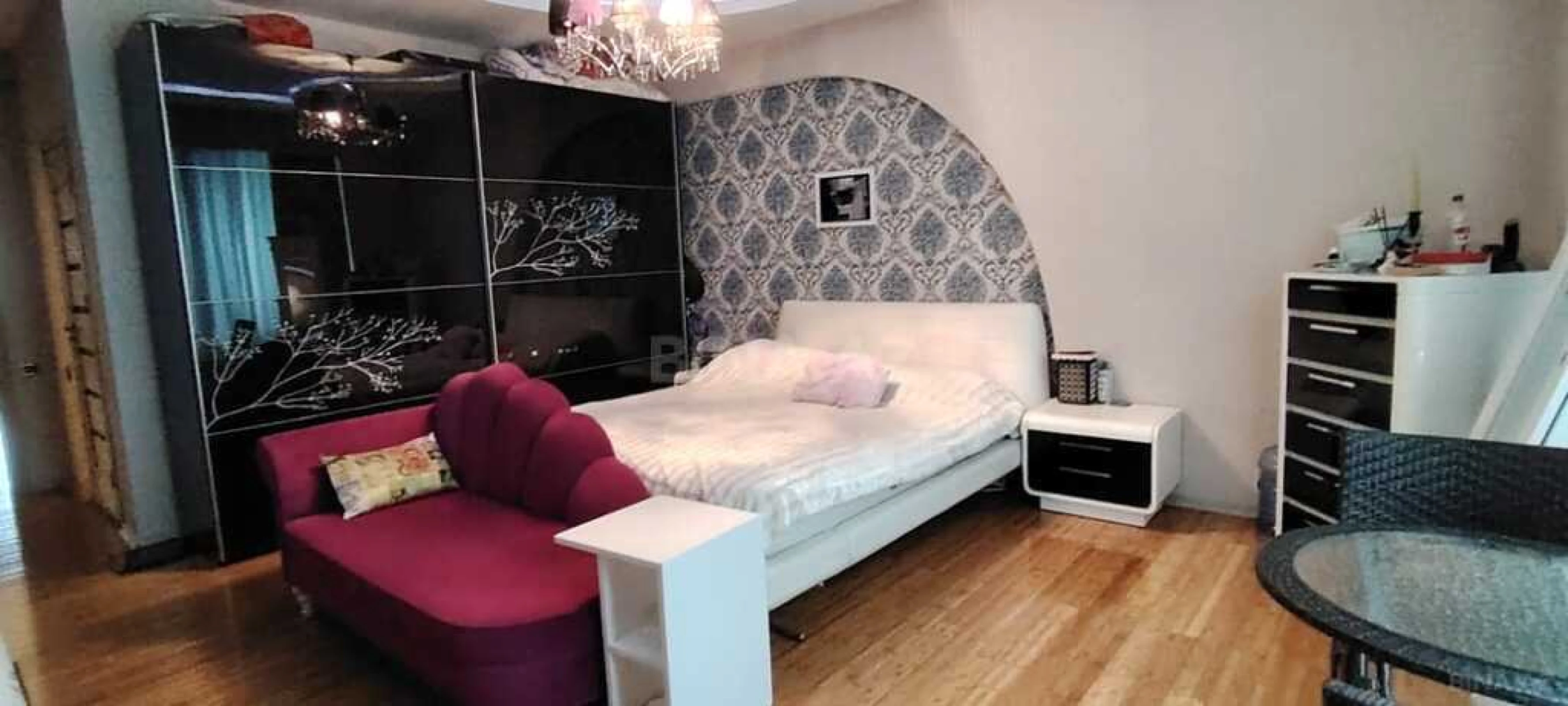 Satılır 4 otaqlı mənzil 180.5 m²