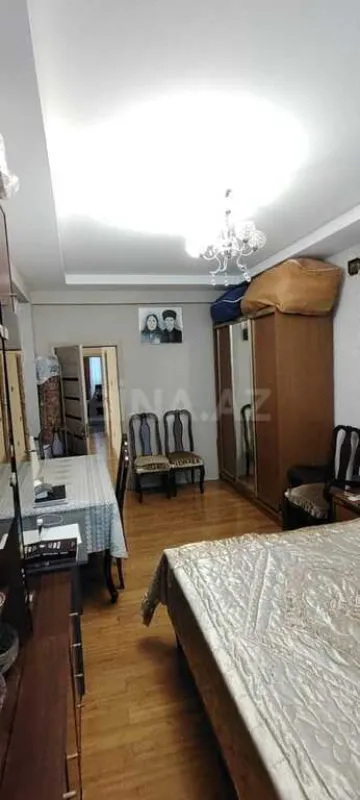 Satılır 4 otaqlı mənzil 180.5 m²