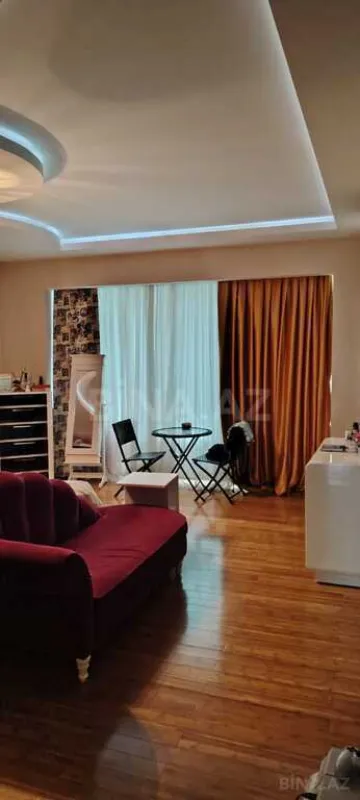 Satılır 4 otaqlı mənzil 180.5 m²