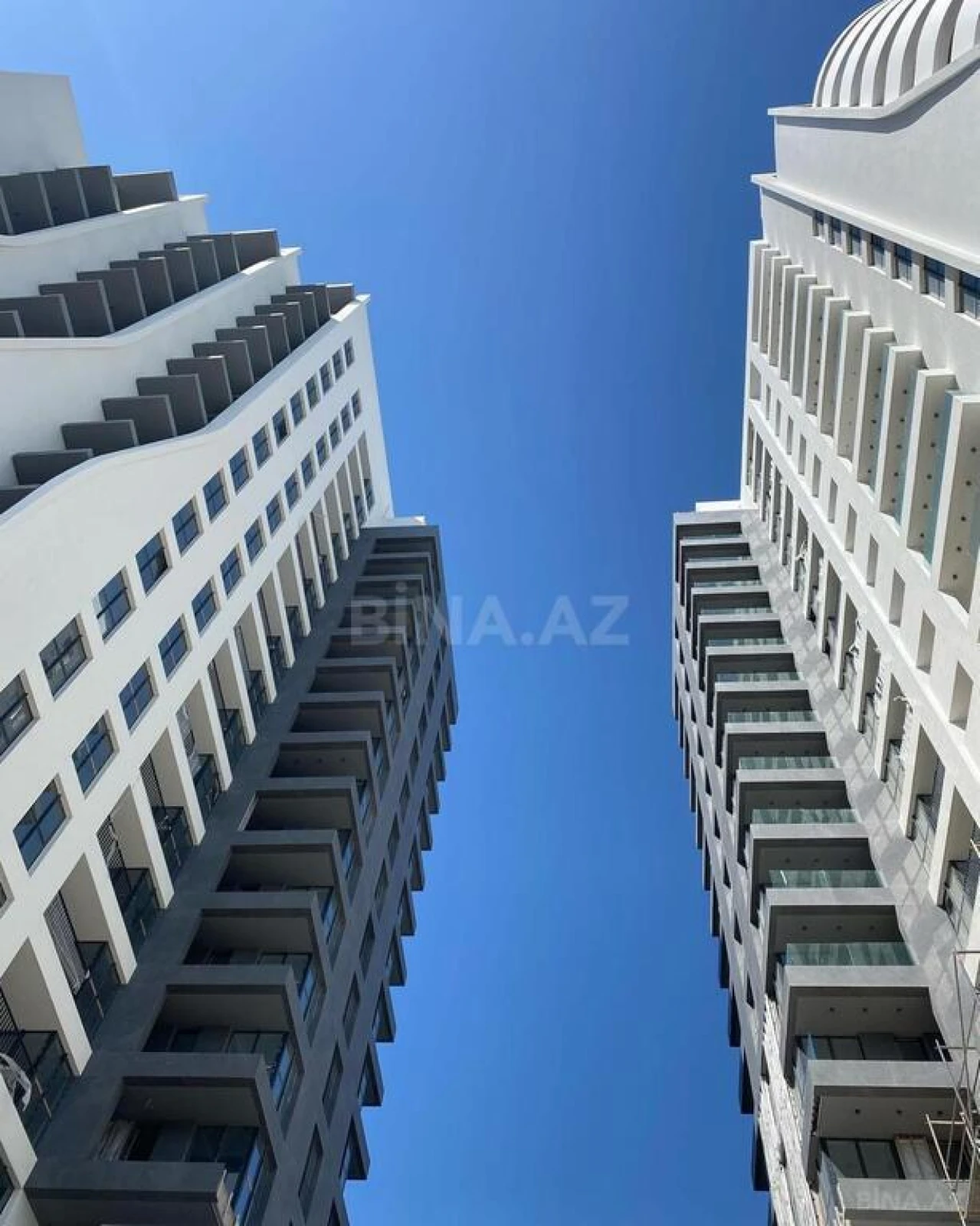 Satılır 5 otaqlı mənzil 260 m²