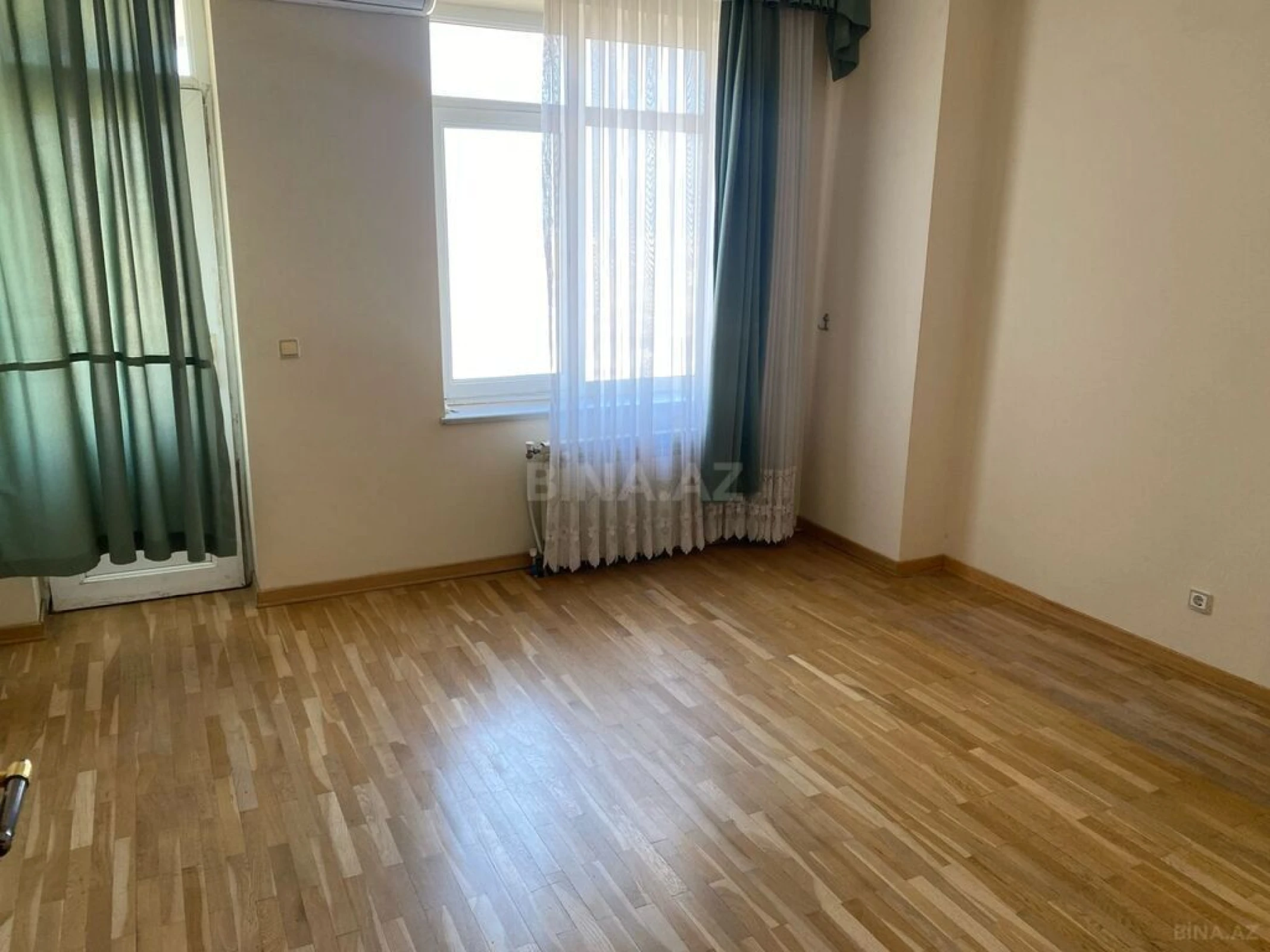 Kirayə verilir 7 otaqlı mənzil 350 m²