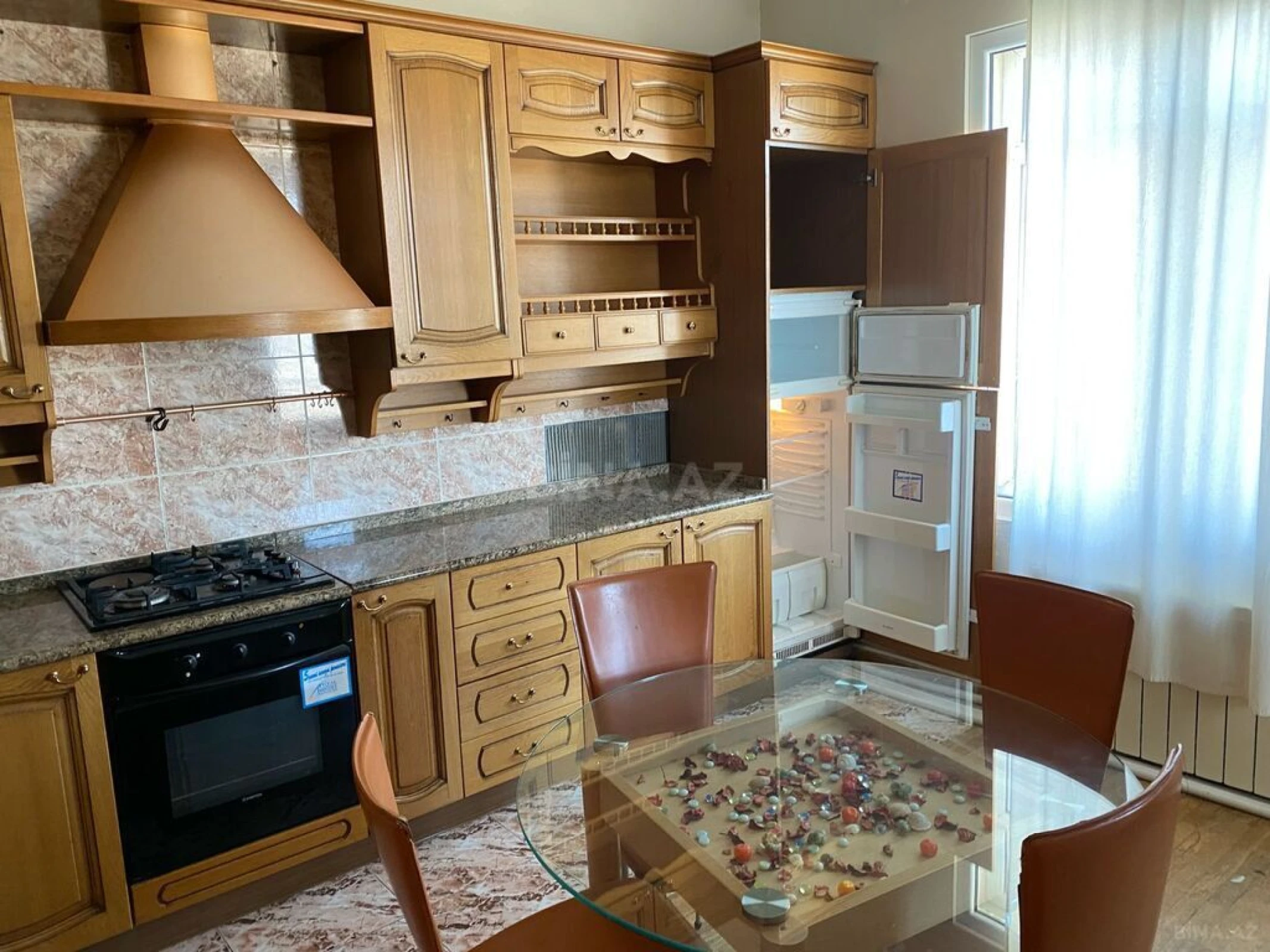 Kirayə verilir 7 otaqlı mənzil 350 m²
