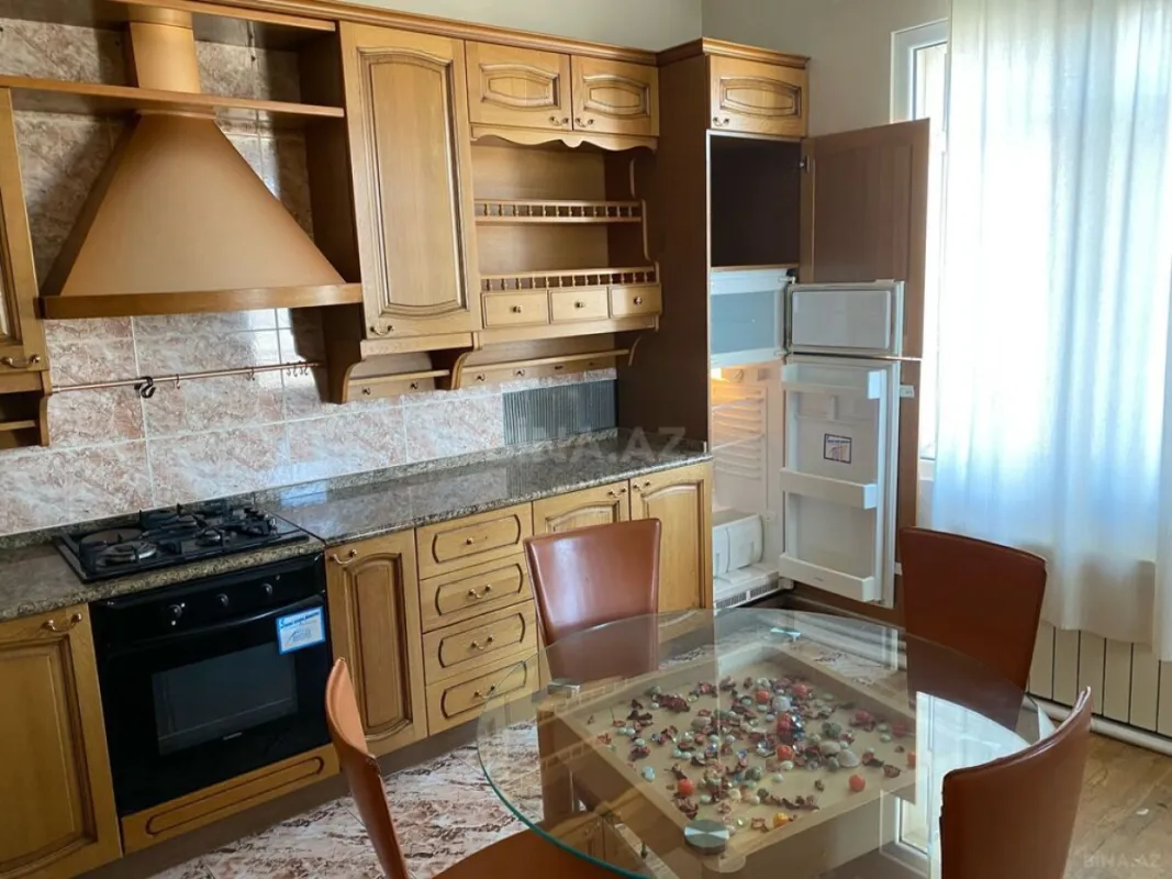 Kirayə verilir 7 otaqlı mənzil 350 m²