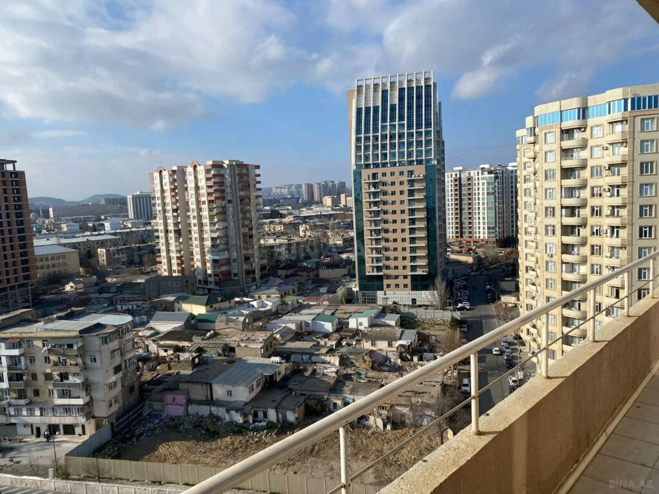 Kirayə verilir 7 otaqlı mənzil 350 m²