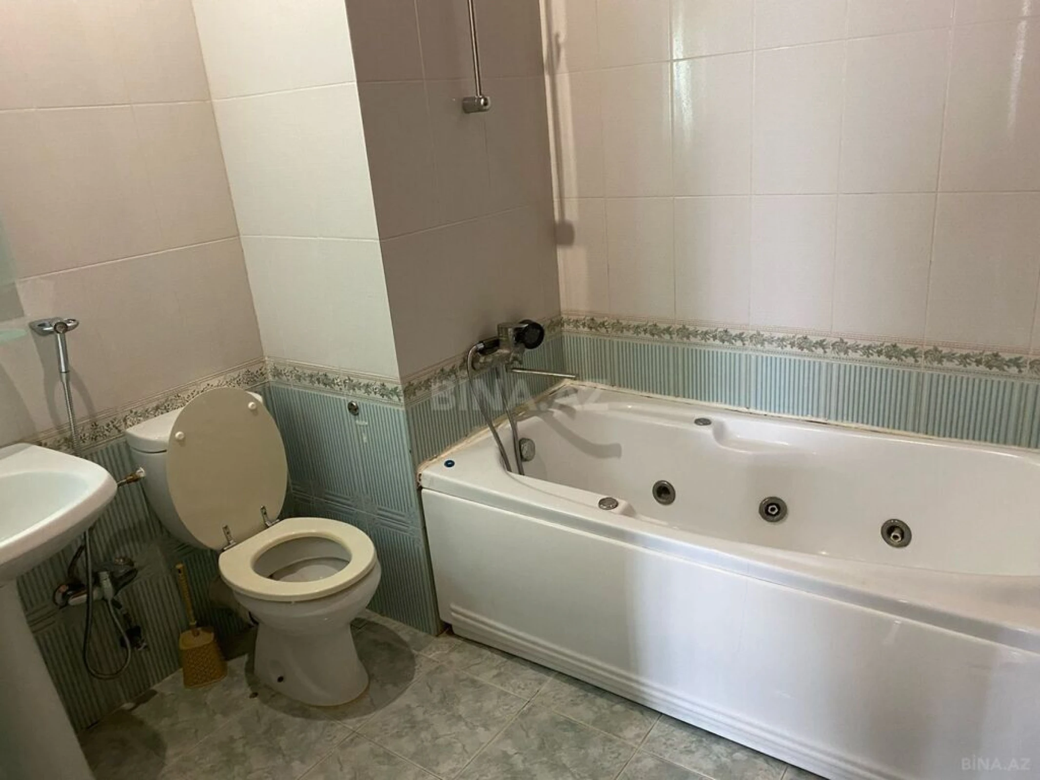 Kirayə verilir 7 otaqlı mənzil 350 m²