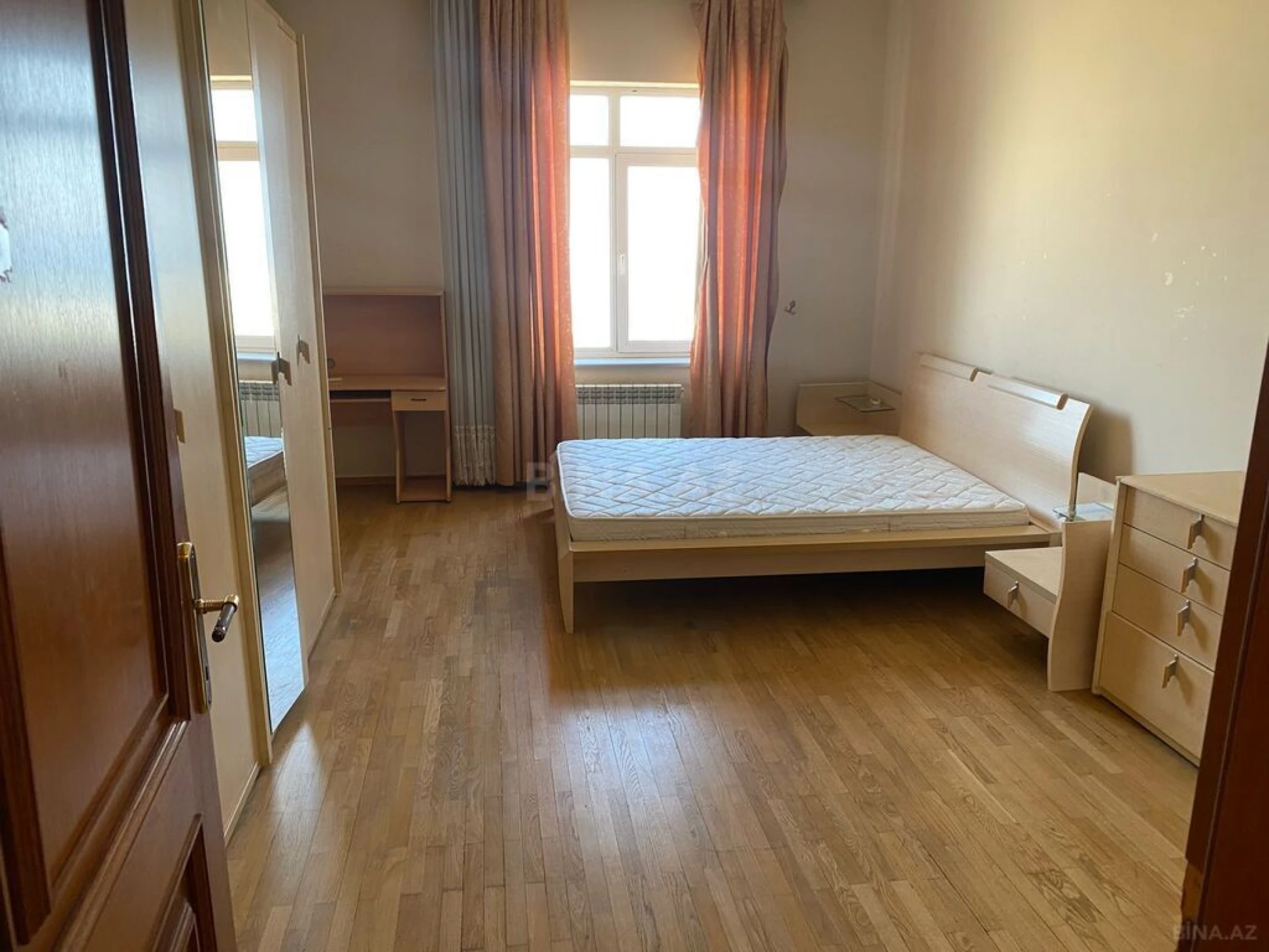 Kirayə verilir 7 otaqlı mənzil 350 m²