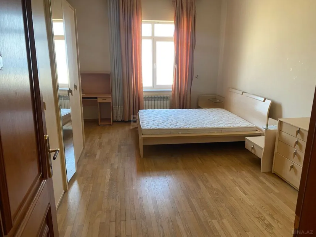 Kirayə verilir 7 otaqlı mənzil 350 m²