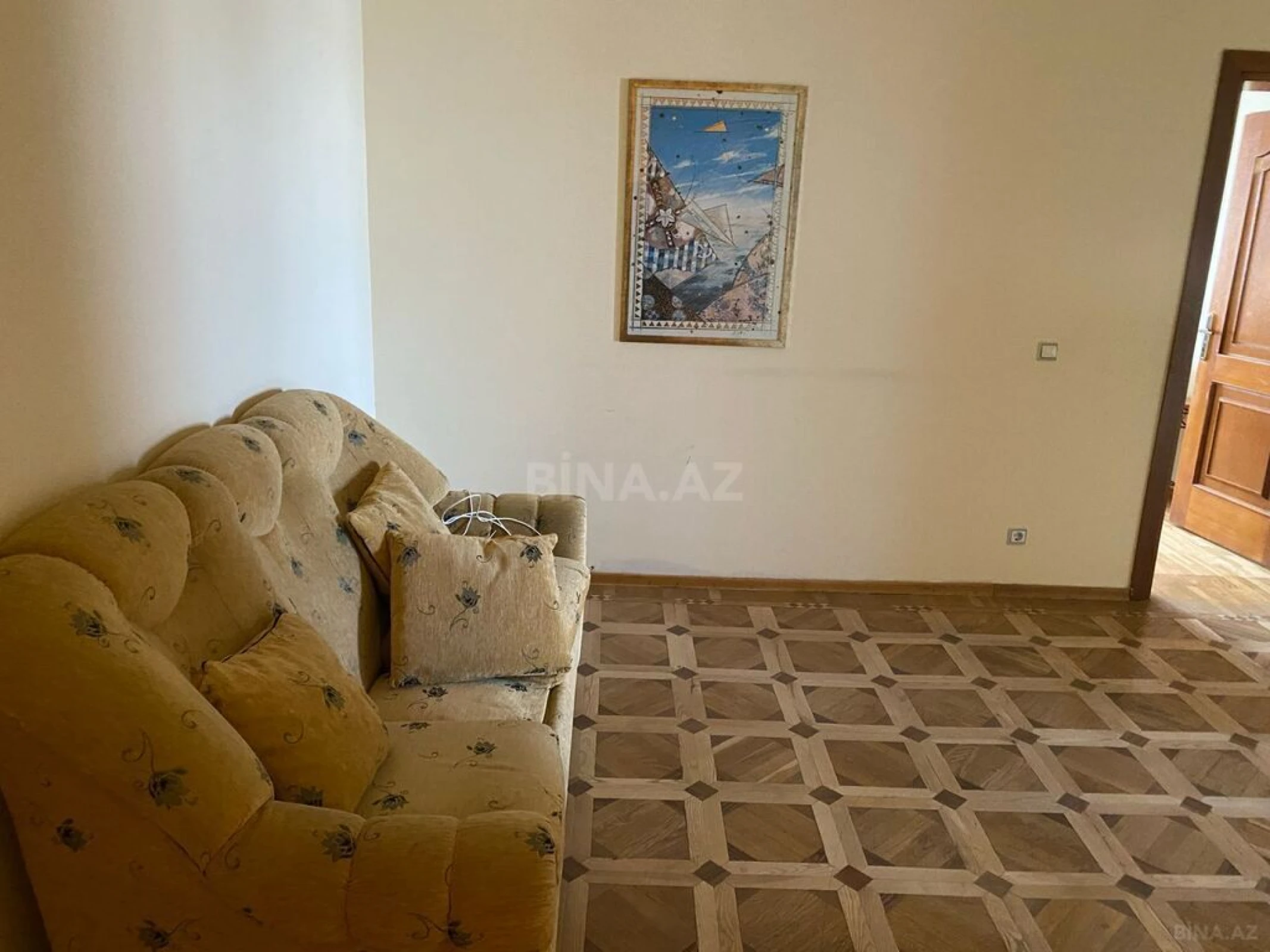 Kirayə verilir 7 otaqlı mənzil 350 m²
