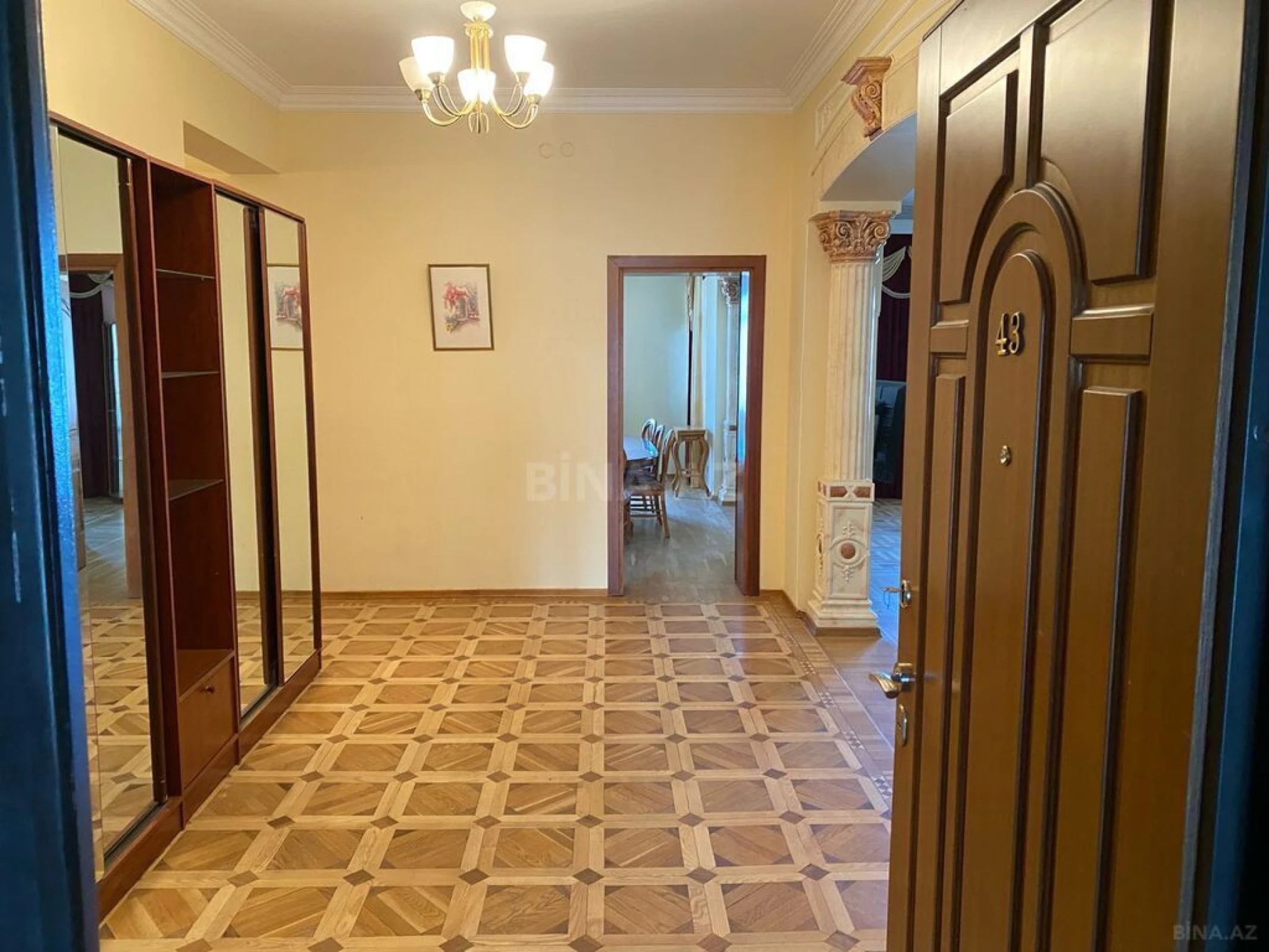 Kirayə verilir 7 otaqlı mənzil 350 m²