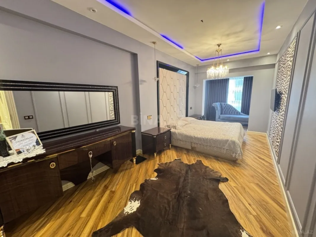Satılır 3 otaqlı mənzil 141 m²