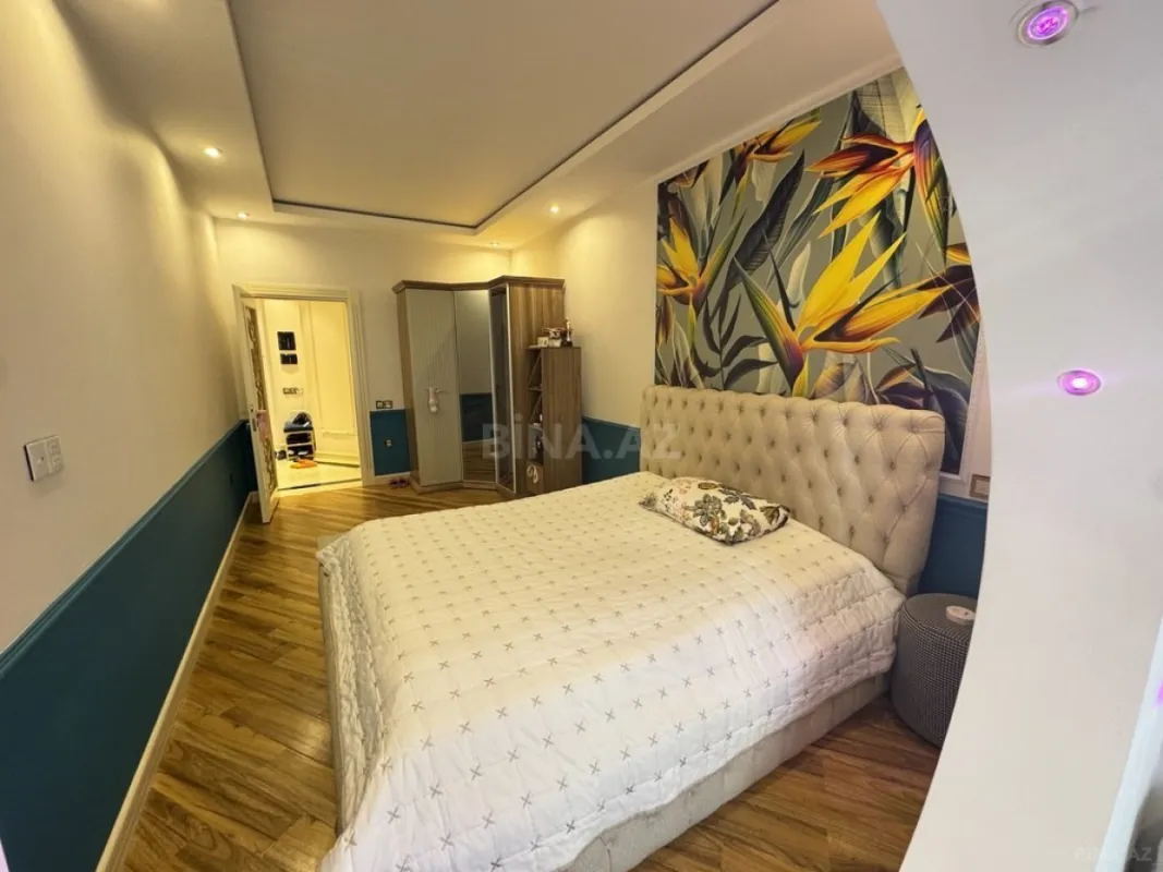 Satılır 3 otaqlı mənzil 141 m²