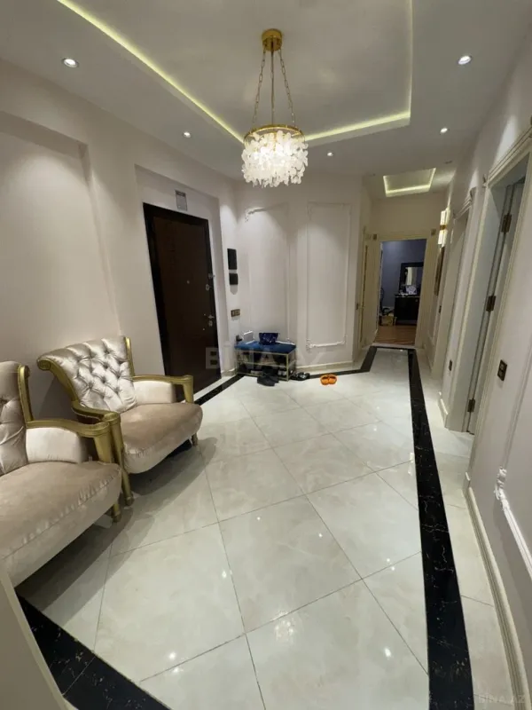 Satılır 3 otaqlı mənzil 141 m²