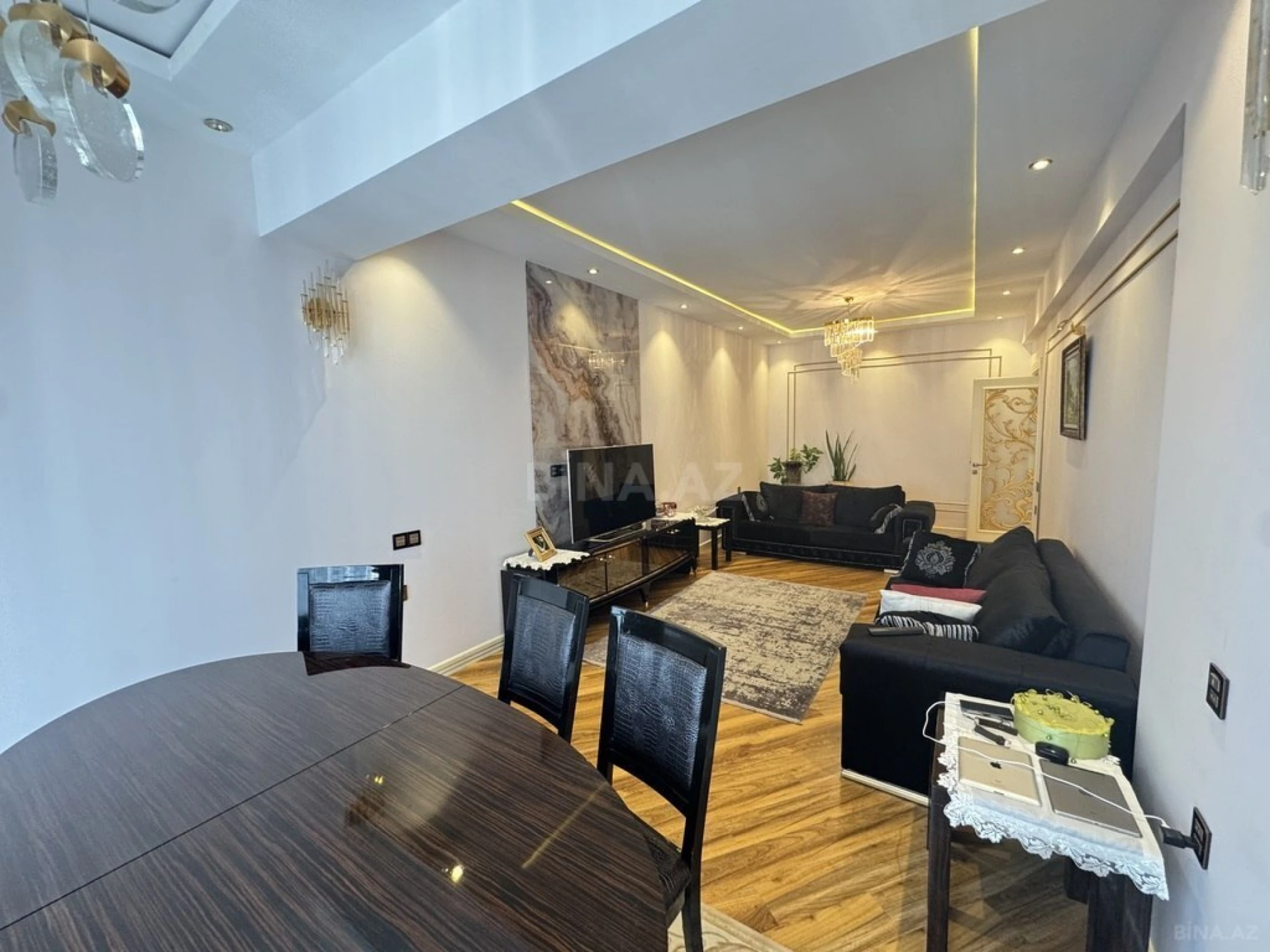 Satılır 3 otaqlı mənzil 141 m²