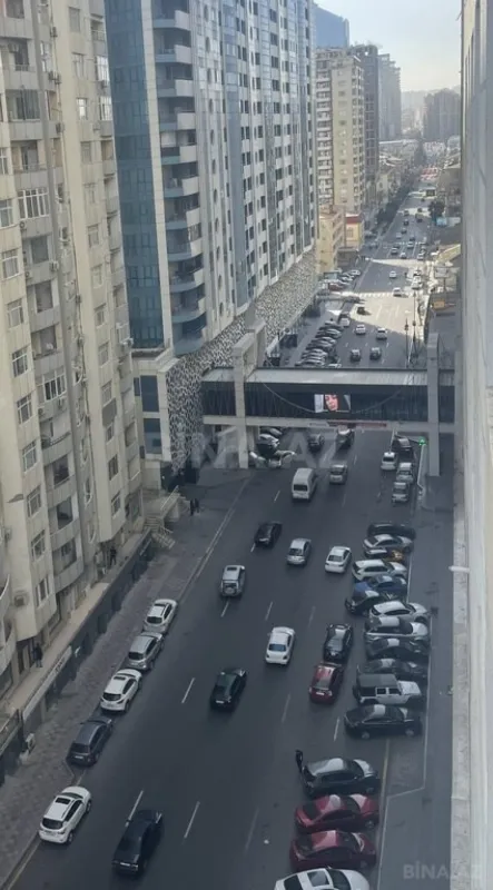 Satılır 3 otaqlı mənzil 141 m²