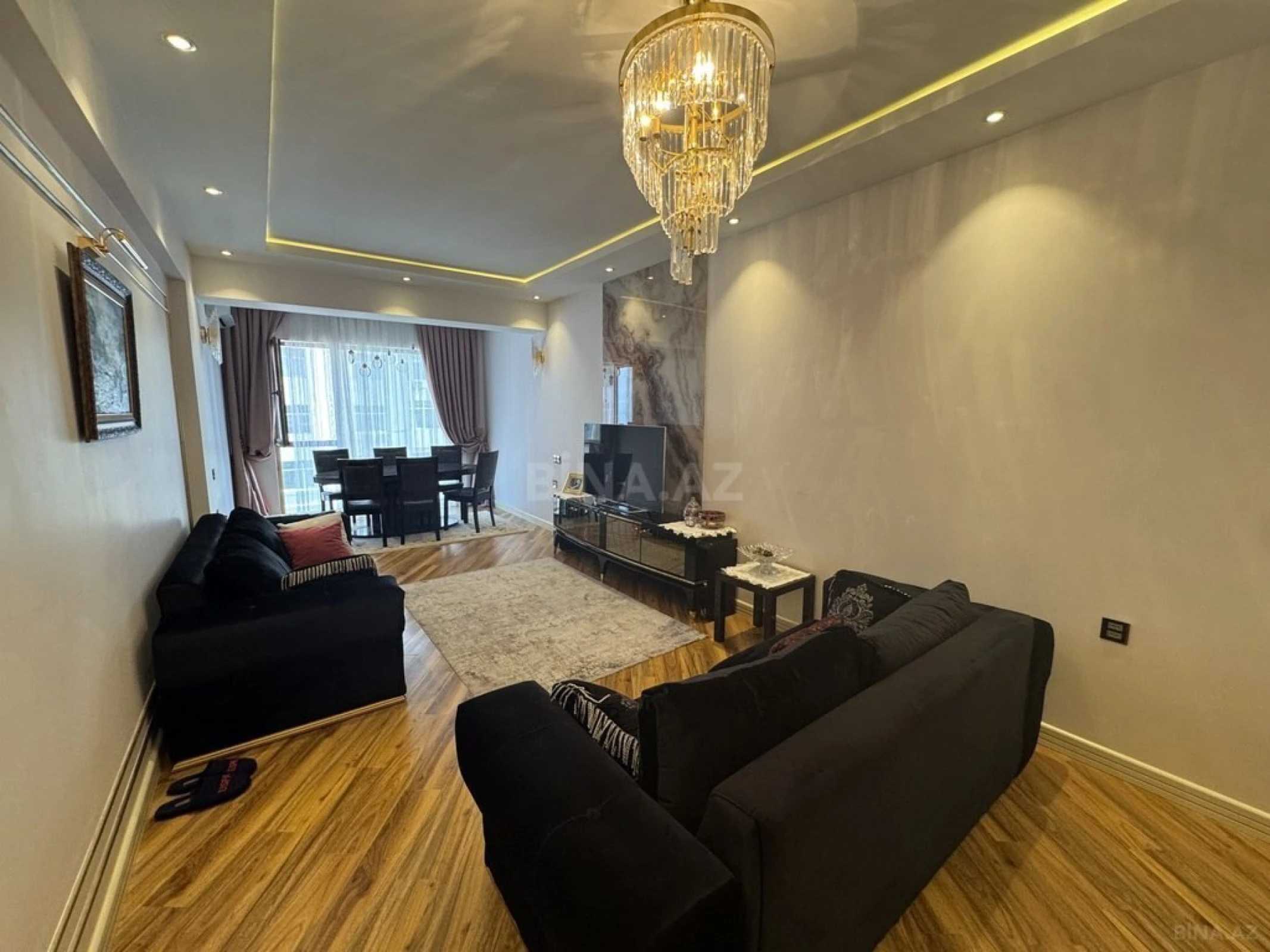 Satılır 3 otaqlı mənzil 141 m²