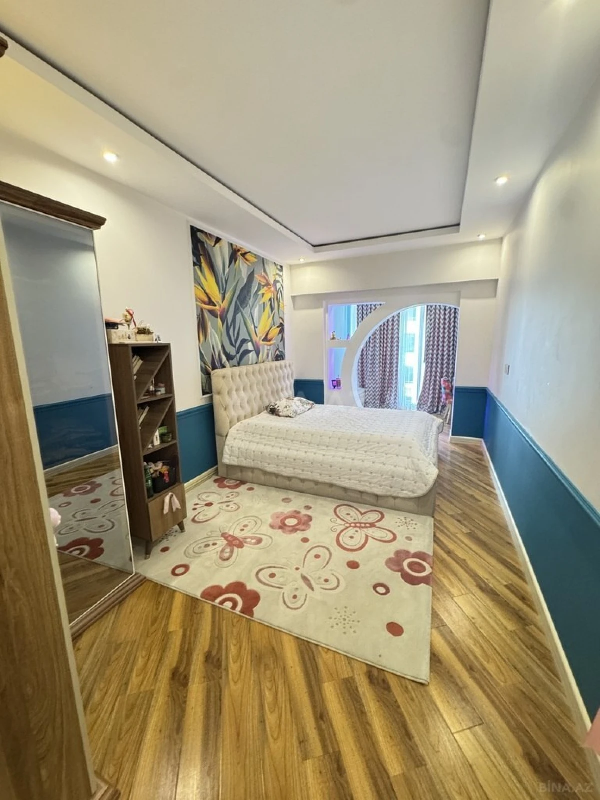 Satılır 3 otaqlı mənzil 141 m²