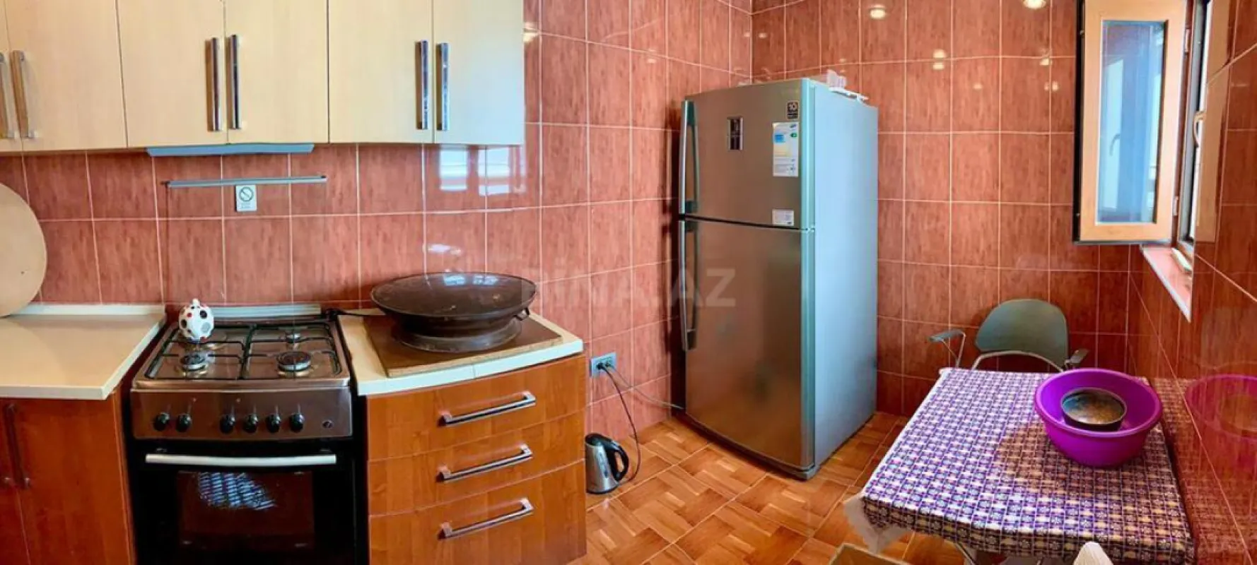 Satılır 10 otaqlı həyət evi 900 m²