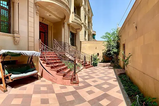 Satılır 10 otaqlı həyət evi 900 m²