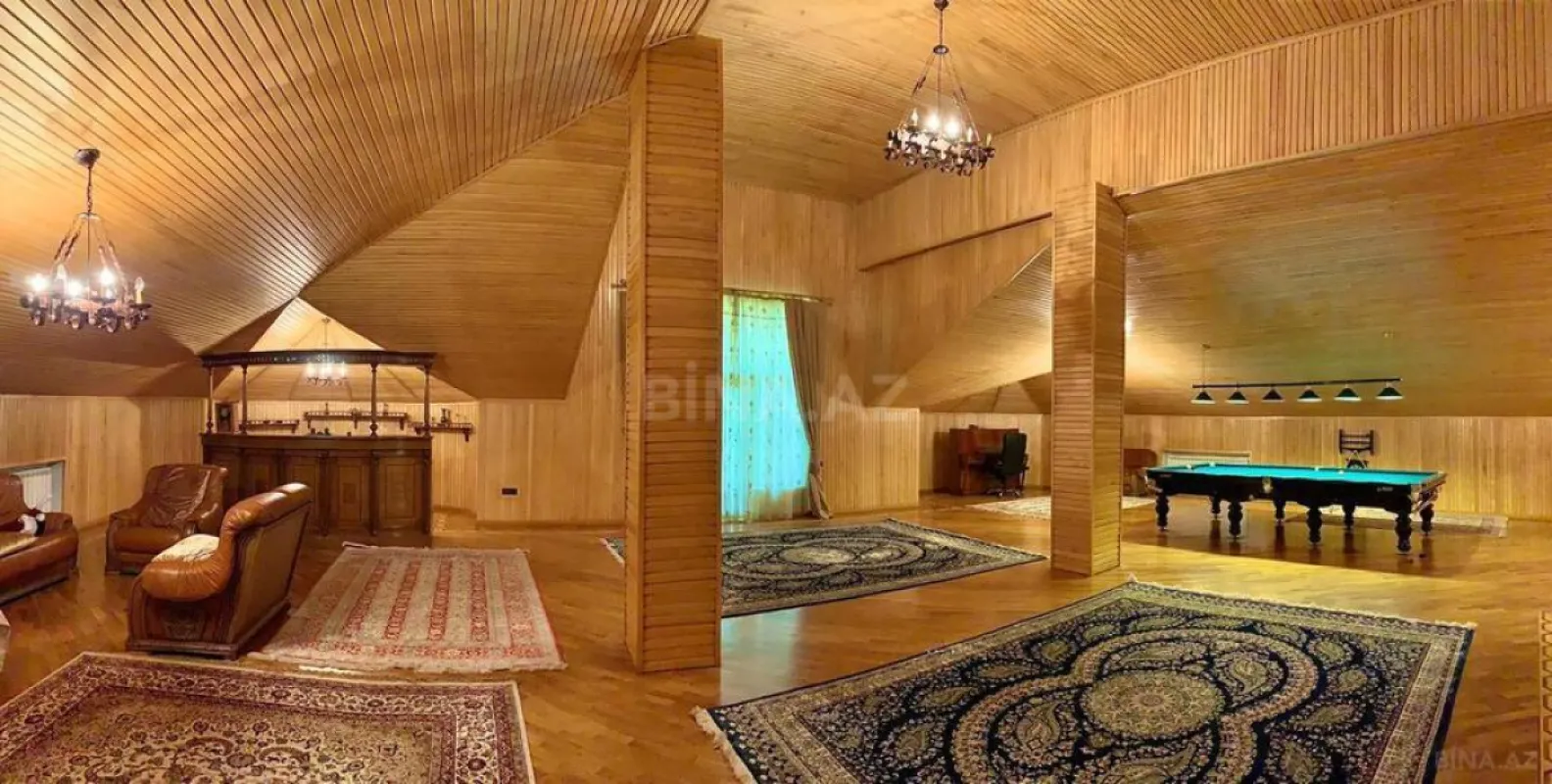 Satılır 10 otaqlı həyət evi 900 m²