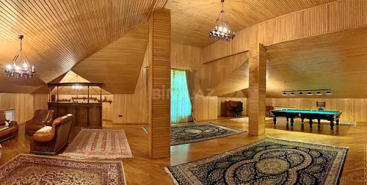 Satılır 10 otaqlı həyət evi 900 m²