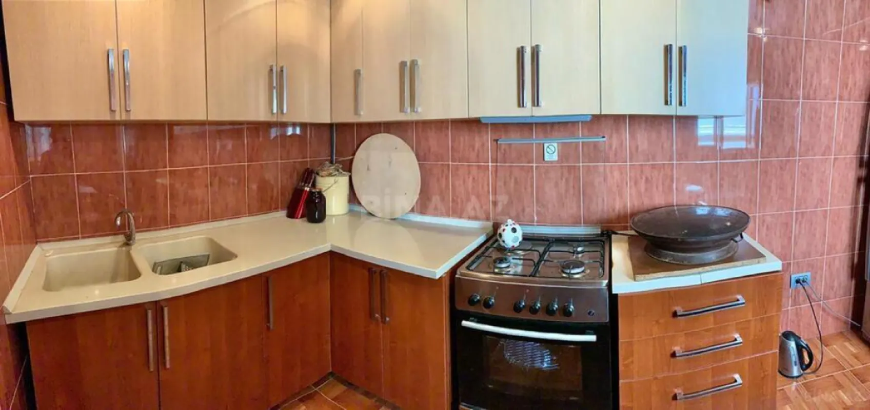 Satılır 10 otaqlı həyət evi 900 m²