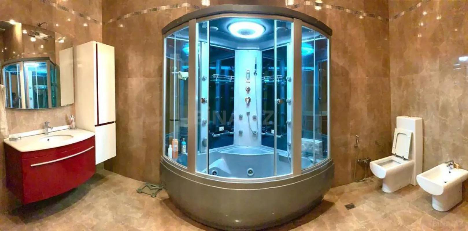 Satılır 10 otaqlı həyət evi 900 m²