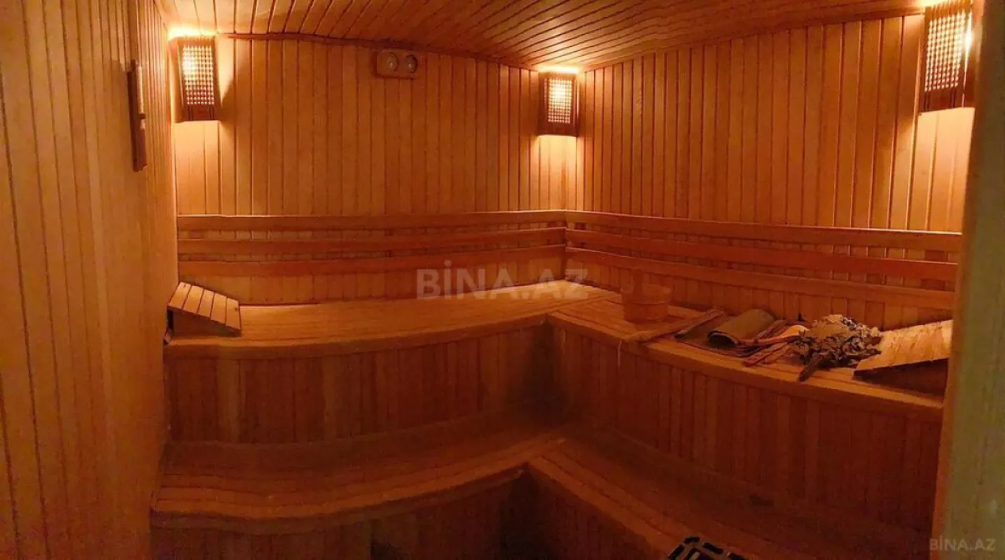 Satılır 10 otaqlı həyət evi 900 m²