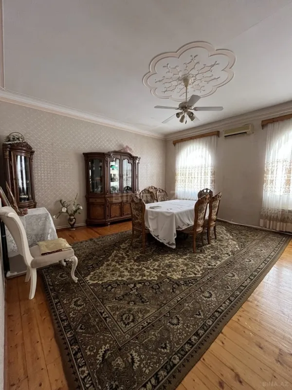 Satılır 8 otaqlı həyət evi 580 m²