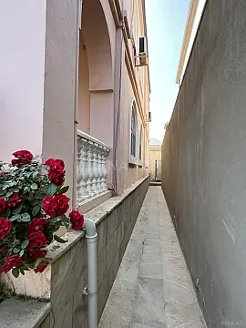 Satılır 8 otaqlı həyət evi 580 m²
