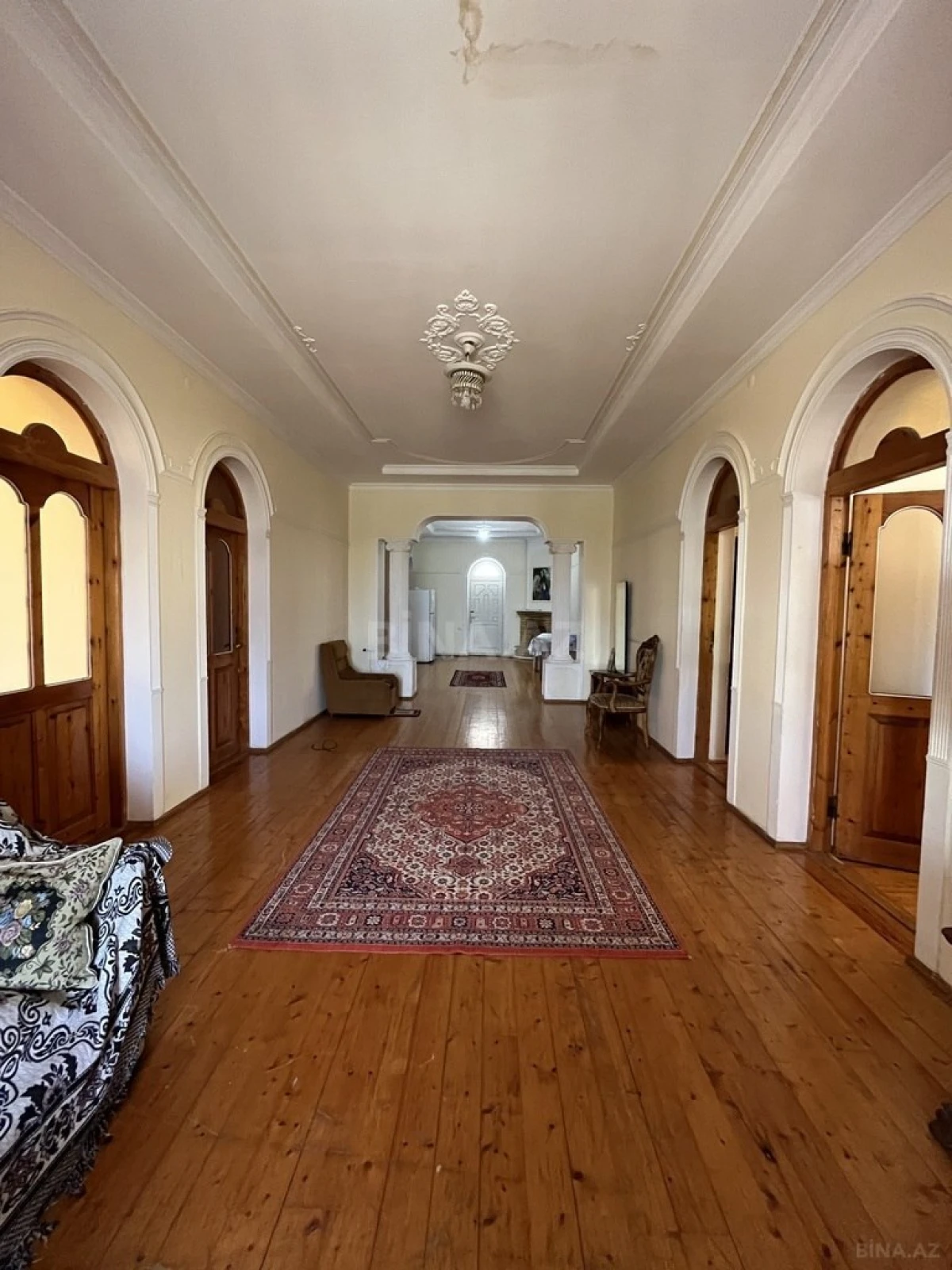 Satılır 8 otaqlı həyət evi 580 m²