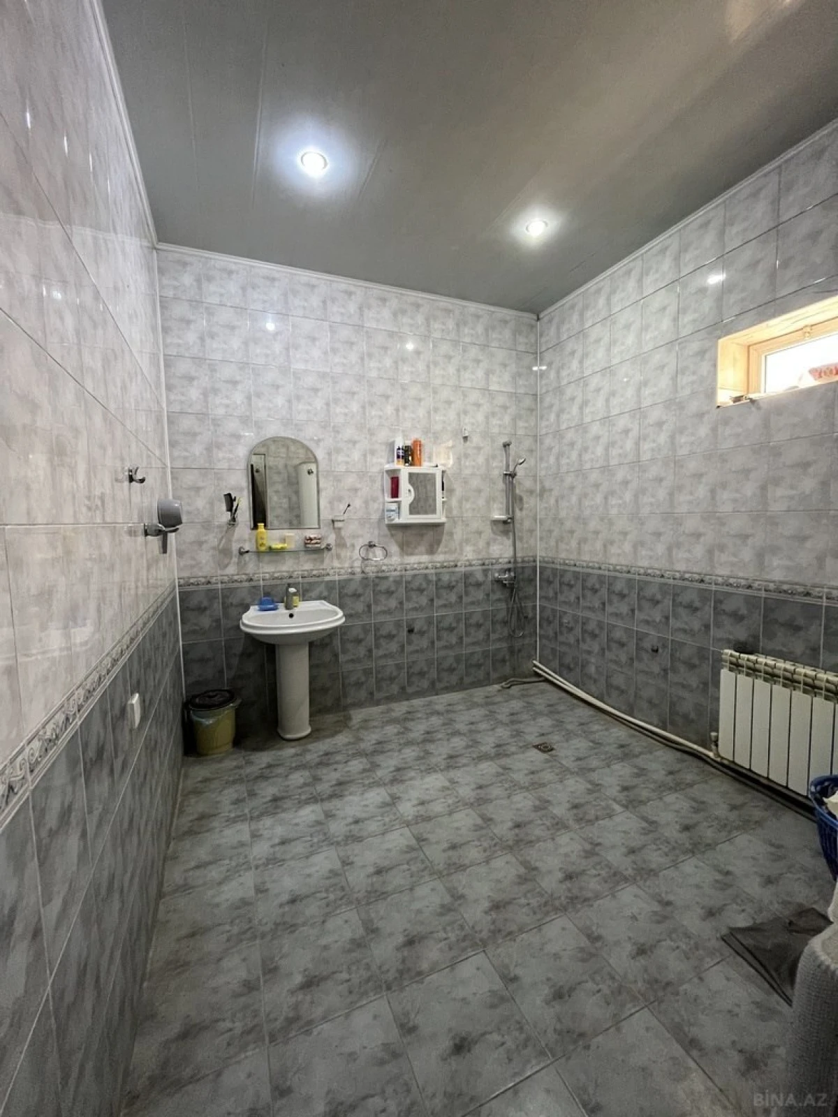 Satılır 8 otaqlı həyət evi 580 m²