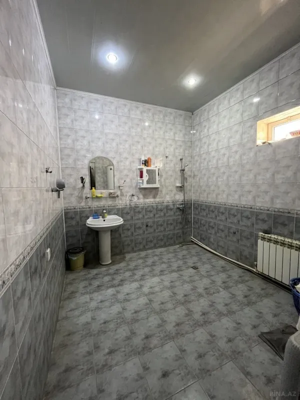 Satılır 8 otaqlı həyət evi 580 m²