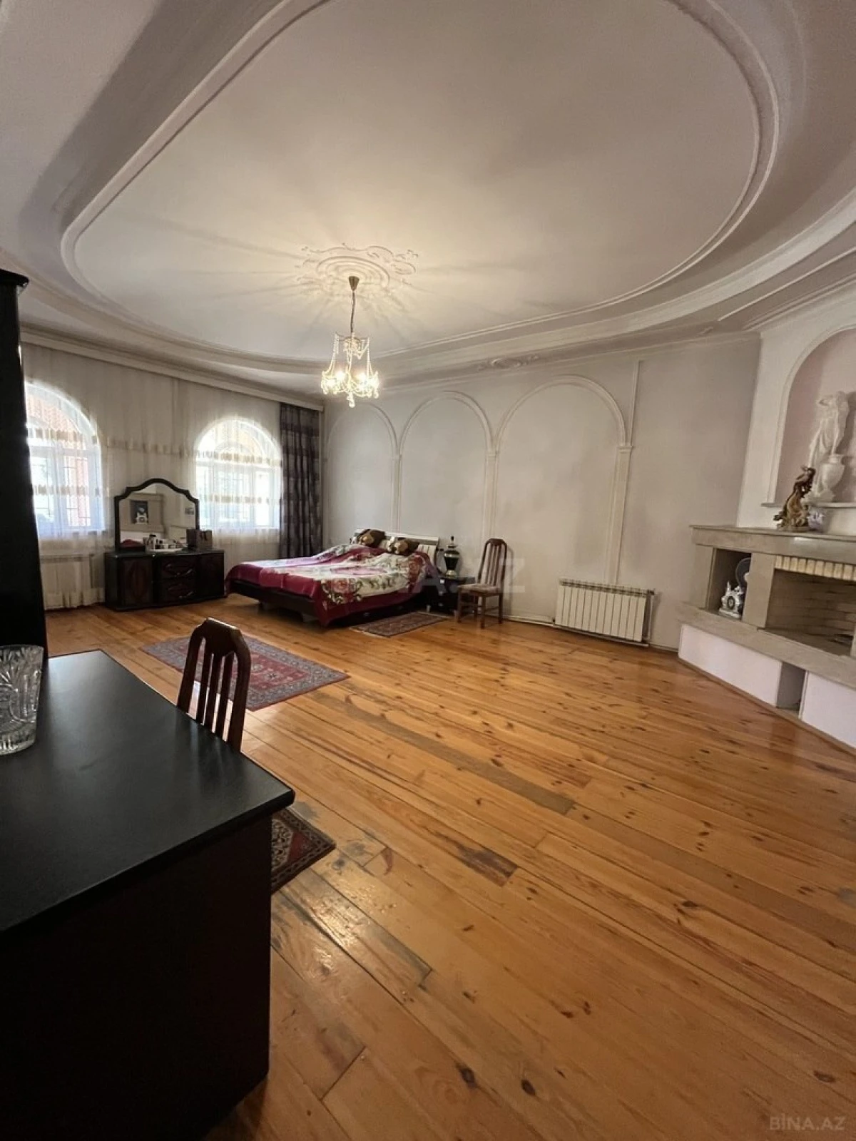 Satılır 8 otaqlı həyət evi 580 m²