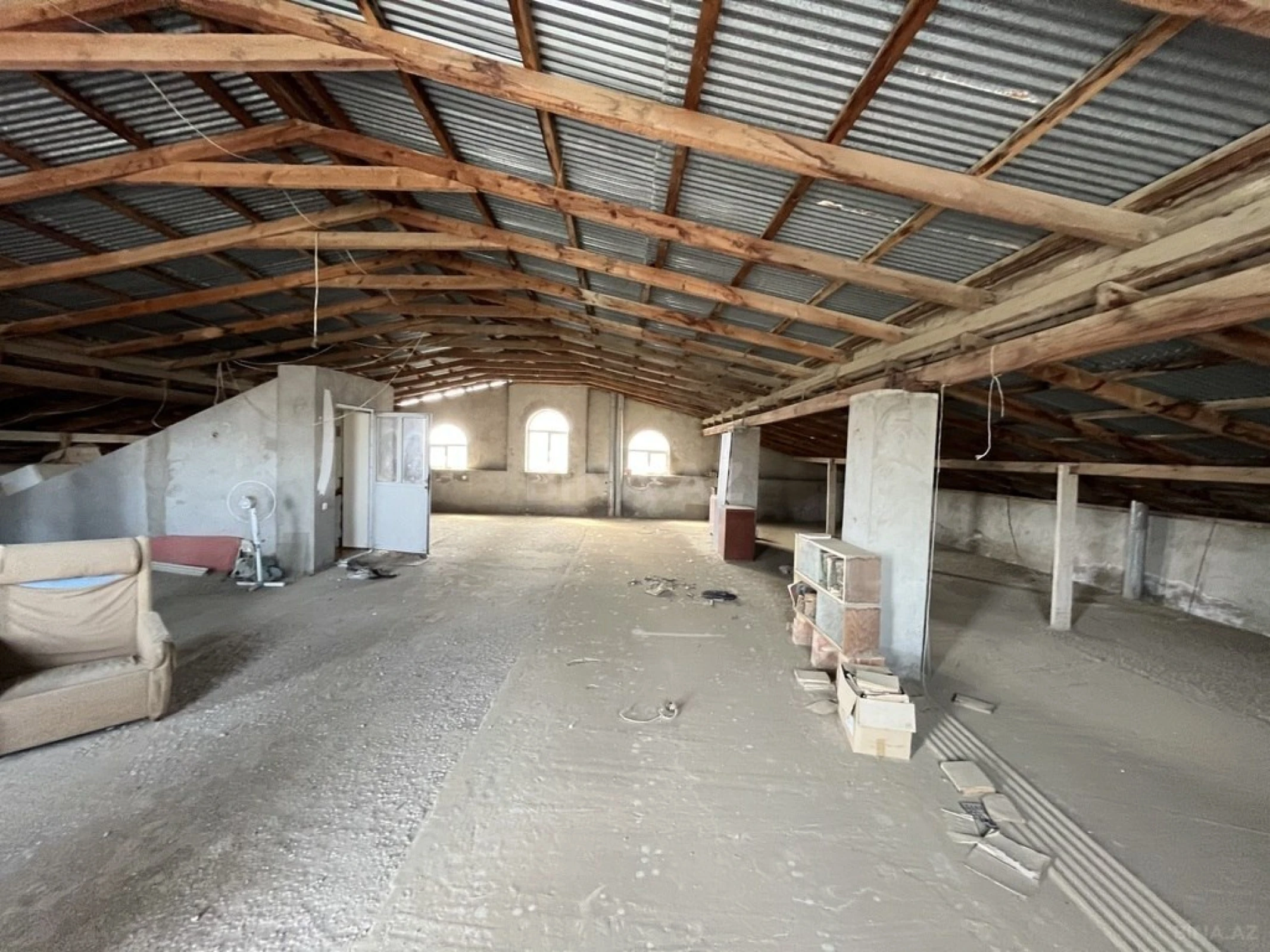 Satılır 8 otaqlı həyət evi 580 m²