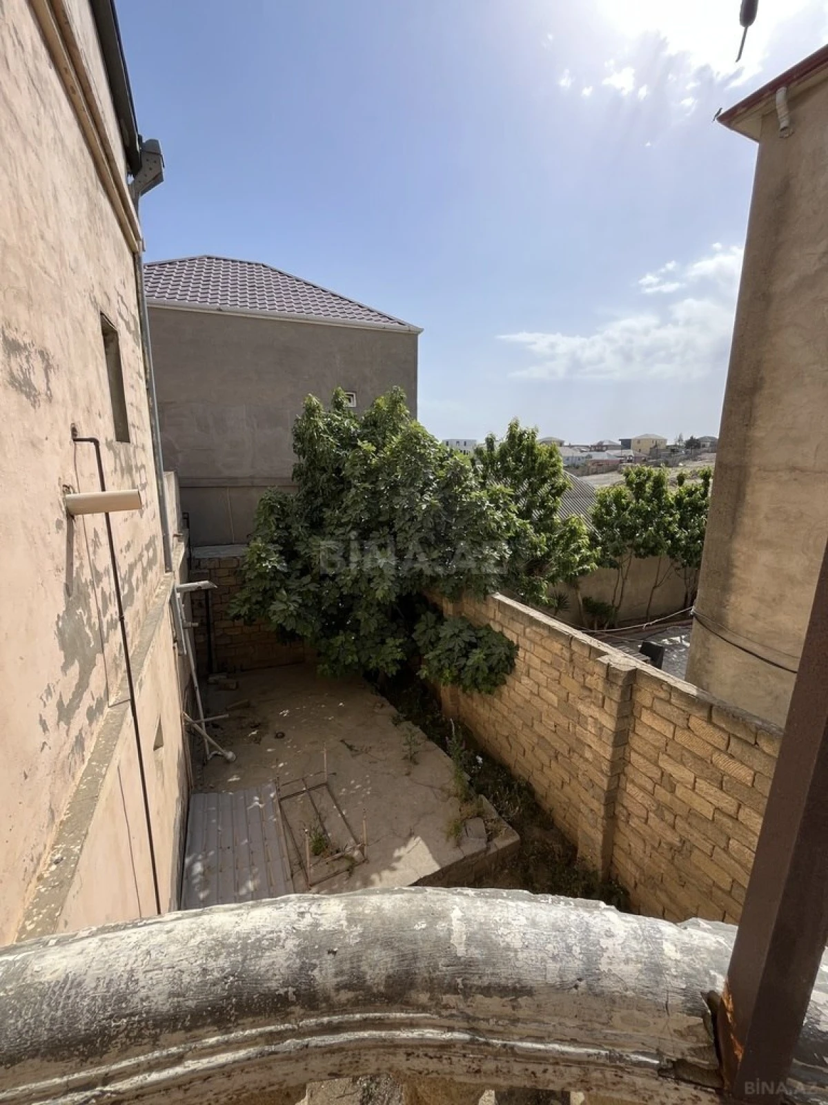 Satılır 8 otaqlı həyət evi 580 m²