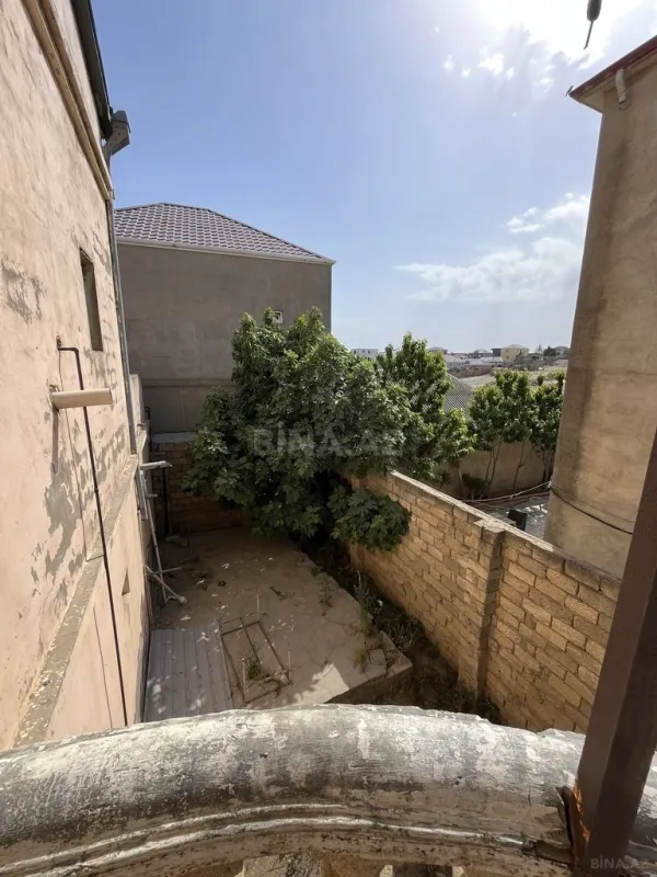 Satılır 8 otaqlı həyət evi 580 m²