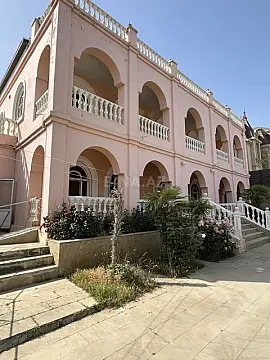 Satılır 8 otaqlı həyət evi 580 m²