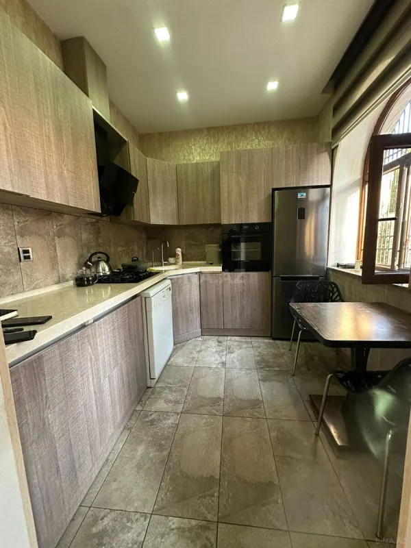 Satılır 4 otaqlı həyət evi 160 m²
