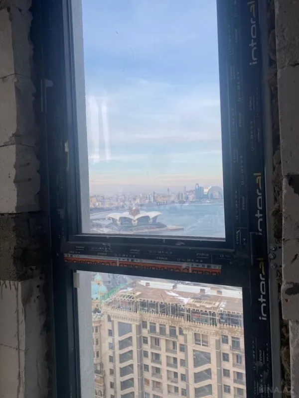 Satılır 5 otaqlı mənzil 303.8 m²