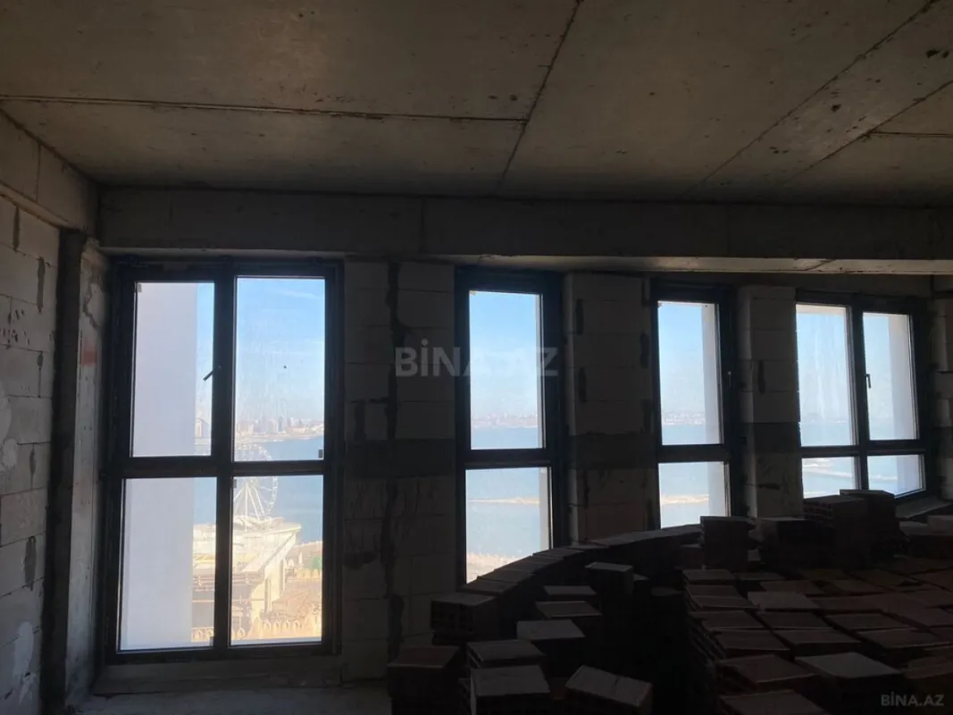 Satılır 5 otaqlı mənzil 303.8 m²